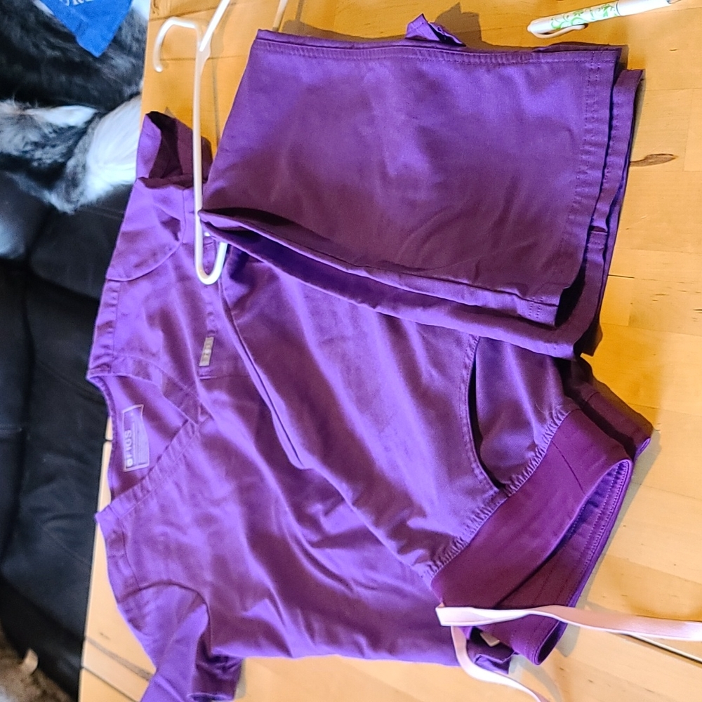 Figs set, small. Ultra violet. Kade and catarina.